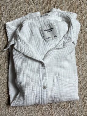 Abercrombie & Fitch Women’s White Textured Button-Up Shirt Oversized
